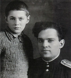 Леонид Рошаль с отцом. 1944 год